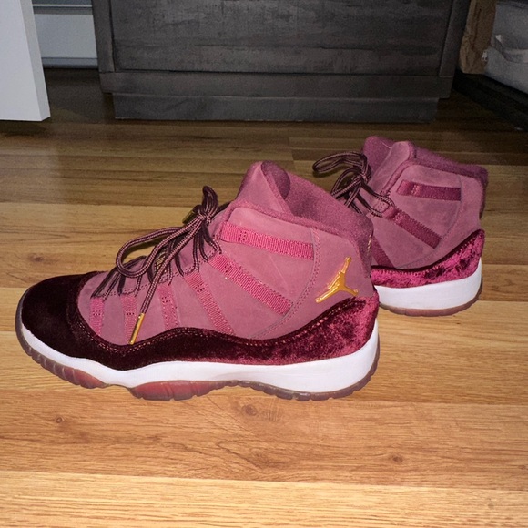 Jordan 11s Retro Heiress Night Maroon - Picture 3 of 8
